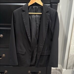 Classic Women’s Black Business Blazer with Pockets